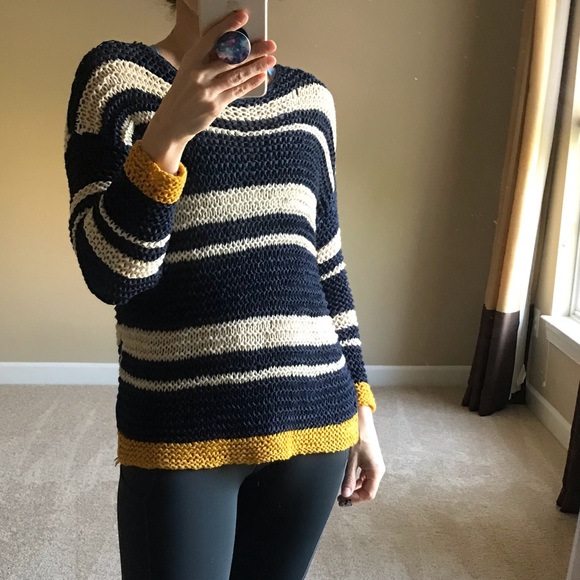 Open knit sweater, size small - Picture 4 of 4